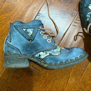 Boots. Short, stylish TMA Eyes.